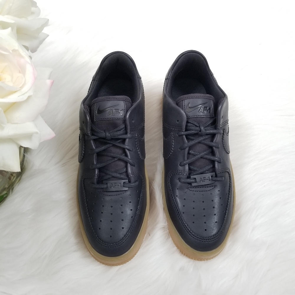 New Wmns NIKE Air Force 1 Sneakers - Picture 3 of 6